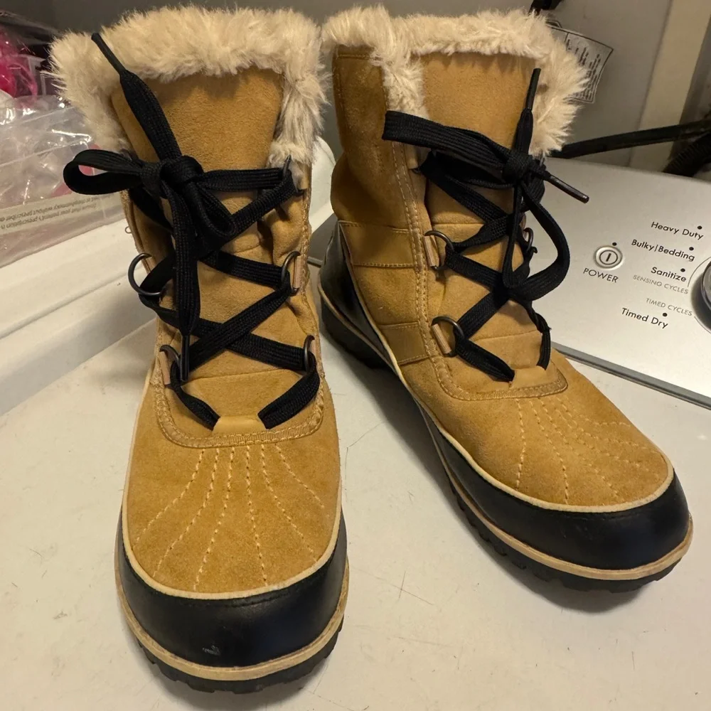 Sorel Tivoli Women's Tan Fur-Lined Winter Boots Size 10 nice!